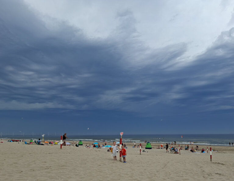 donkere wolken